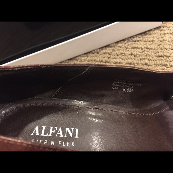 Alfani women’s brown pumps - Picture 2 of 5